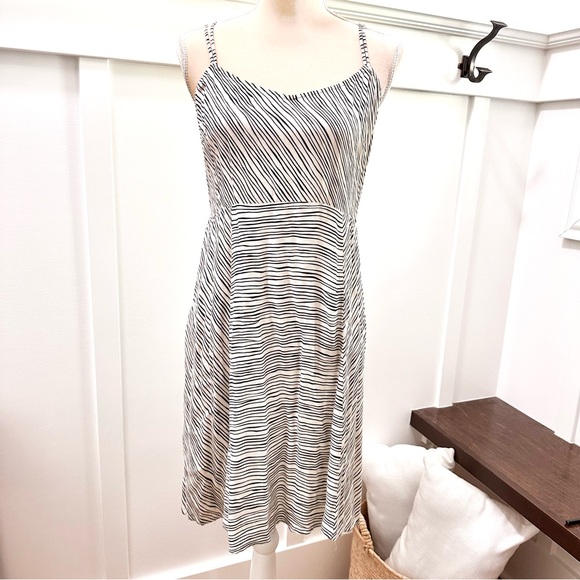 Quicksilver Striped Black and Off White Dress size M - Picture 1 of 12